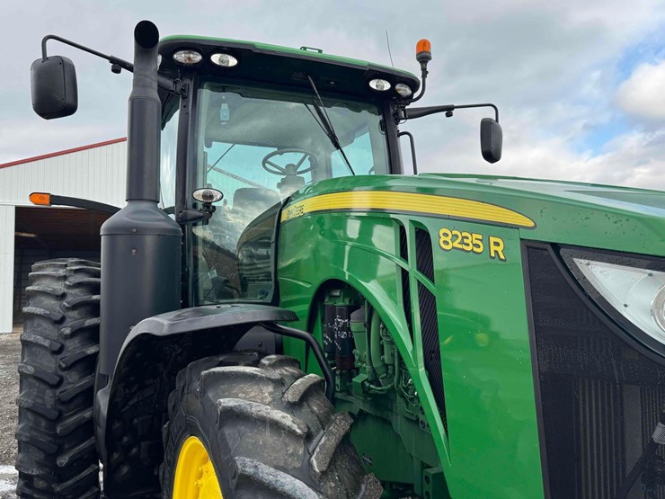 2013-john-deere-8235r-image-24