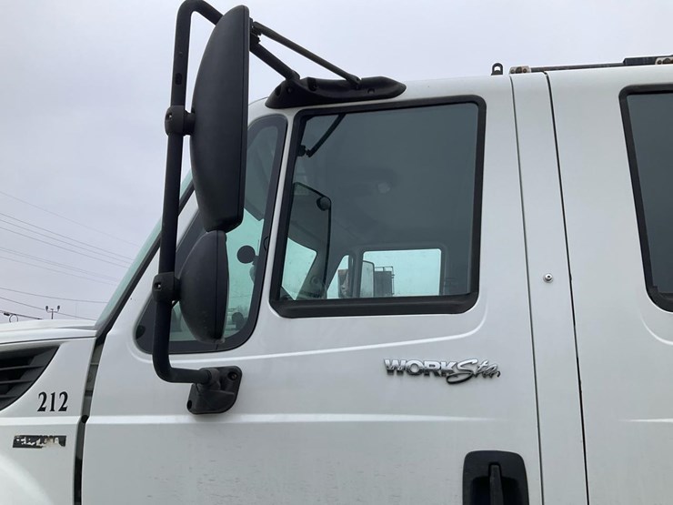 2014-international-7300-image-23