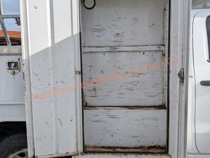 2017-chevrolet-silverado-3500-image-44