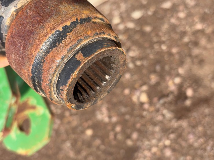 2020-john-deere-560m-image-8