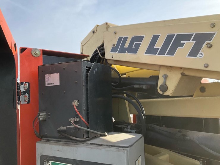 2000-jlg-e300ajp-image-45