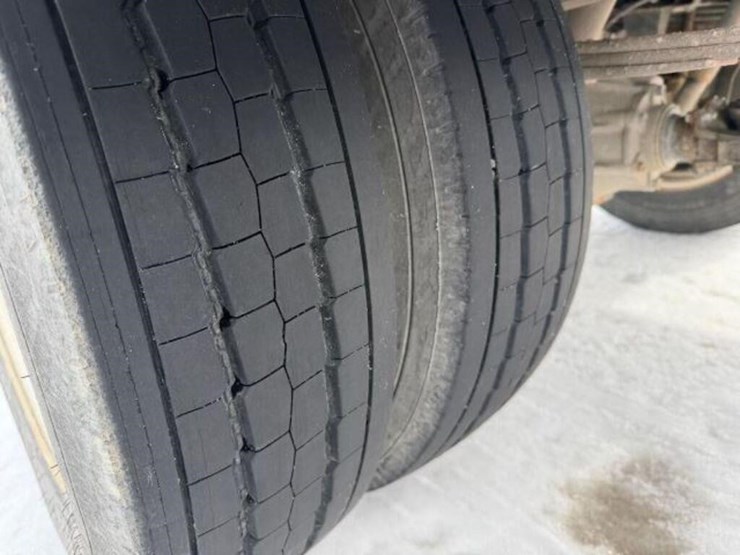 2022-isuzu-nrr-image-32