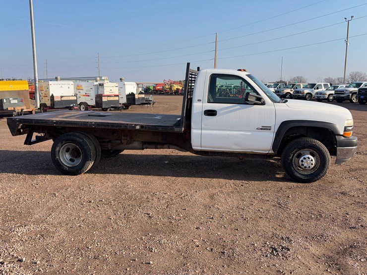 2001-chevrolet-c3500-image-3