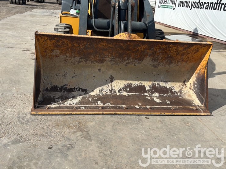 2019-deere-310l-image-19