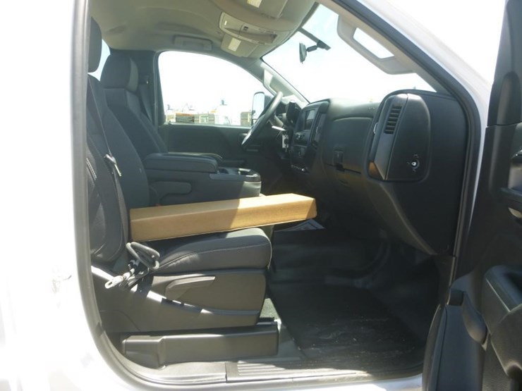 2024-chevrolet-silverado-4500hd-image-12