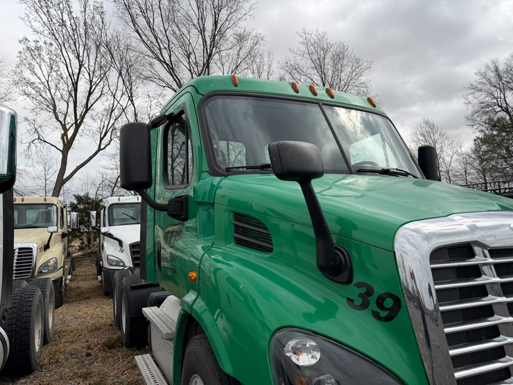 #40990-•-2019-freightliner-cascadia-s/a-daycab-truck-tractor-vin:-3akjgbdv5ksks6034-image-38