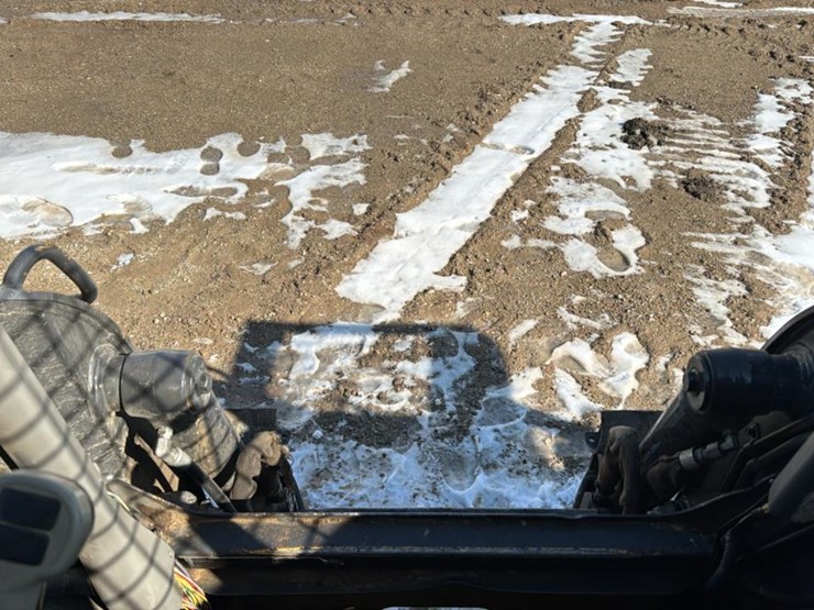 2011-new-holland-c238-image-33