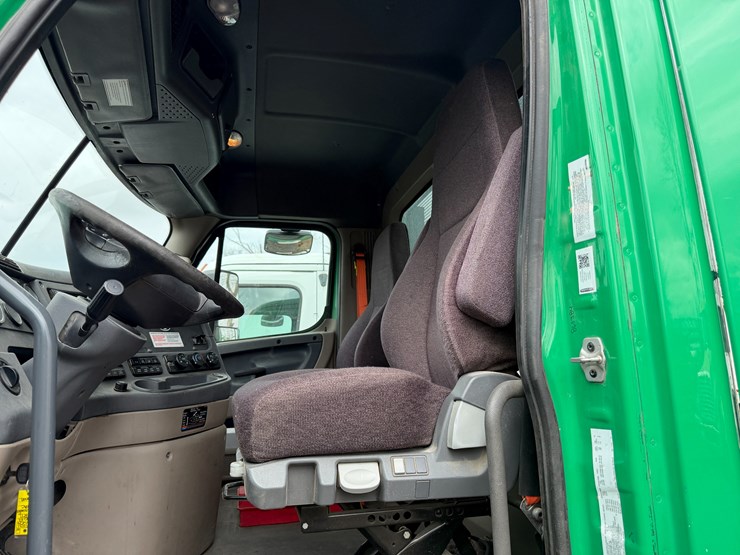 #40990-•-2019-freightliner-cascadia-s/a-daycab-truck-tractor-vin:-3akjgbdv5ksks6034-image-58