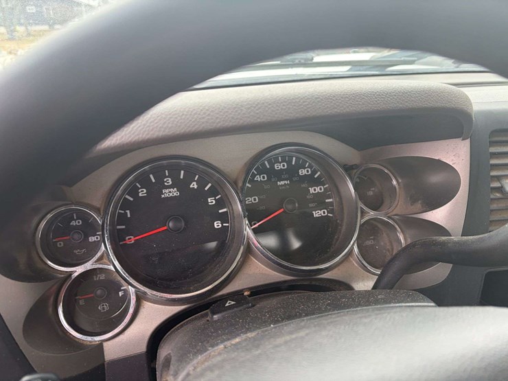 2013-chevrolet-silverado-2500hd-image-15