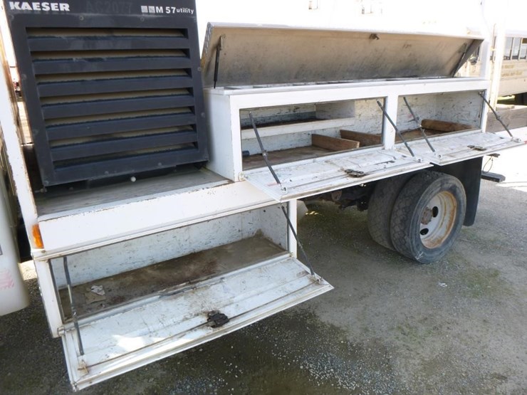 2011-ford-f550-image-26