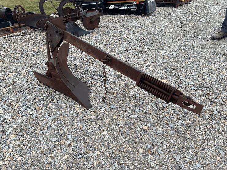 john-deere-l-left-hand-plow-image-2