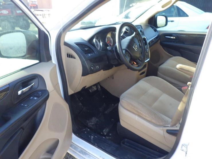 2015-dodge-grand-caravan-image-5