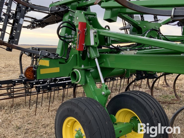 2019-john-deere-2330-image-18