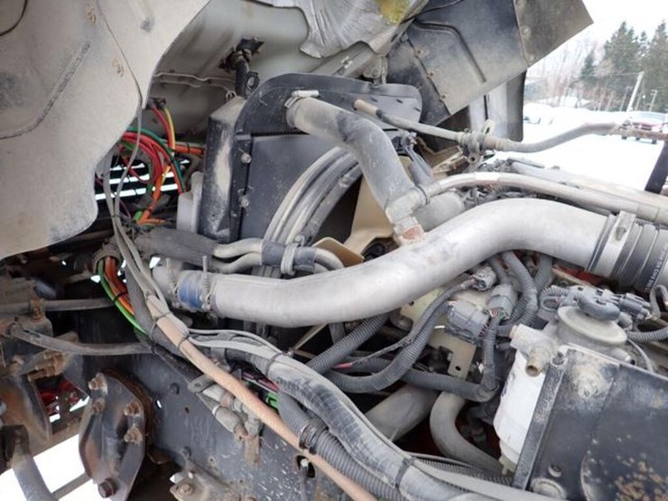 2004-gmc-t7500-image-69