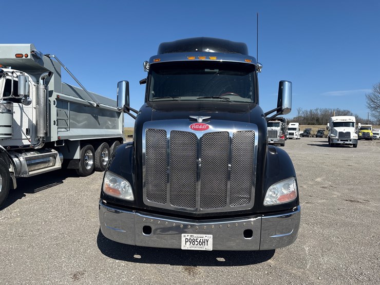 peterbilt-579-image-5