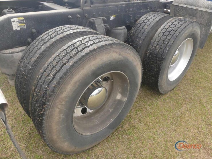 2007-peterbilt-379-image-8