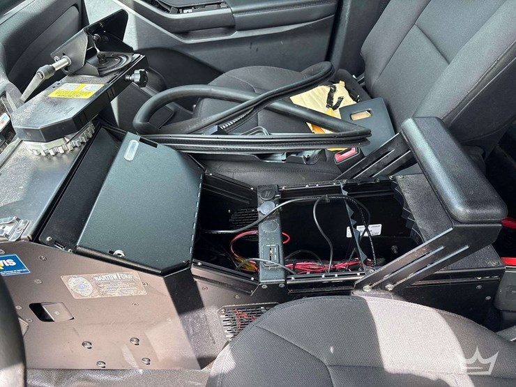 2020-ford-explorer-image-16