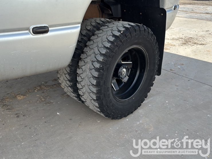 2004-dodge-ram-3500-image-11