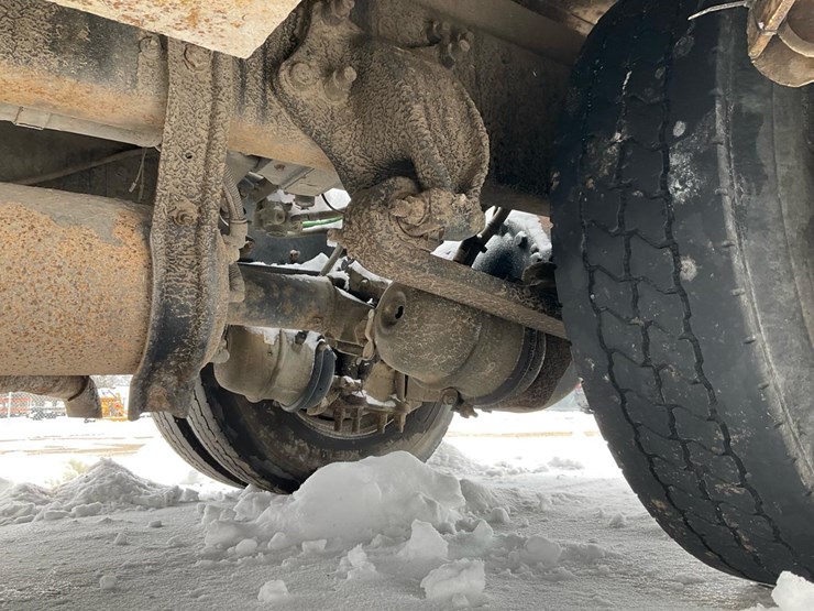 2005-freightliner-m2-106-image-29