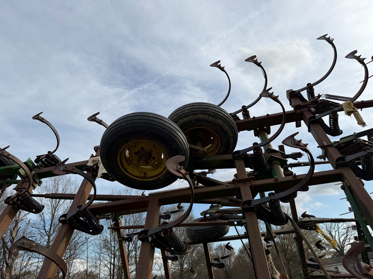 john-deere-38-image-11