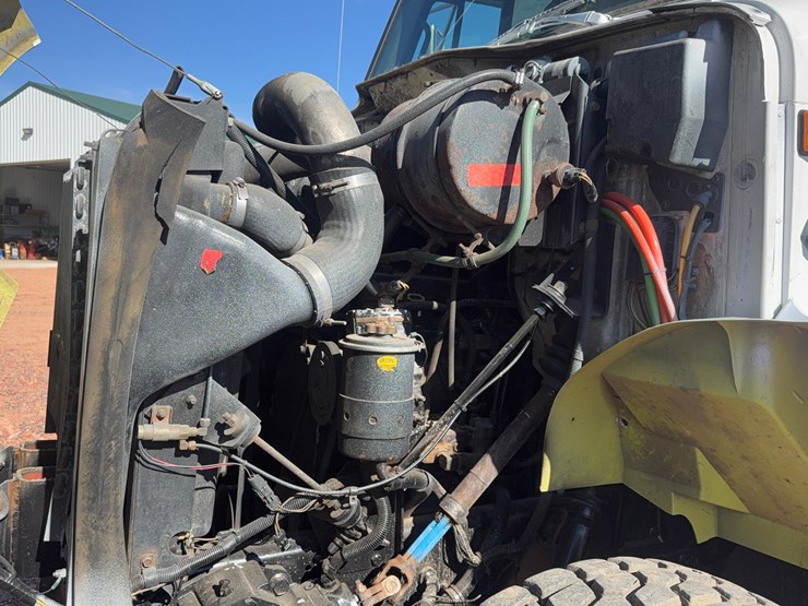 1995-international-8100-image-7