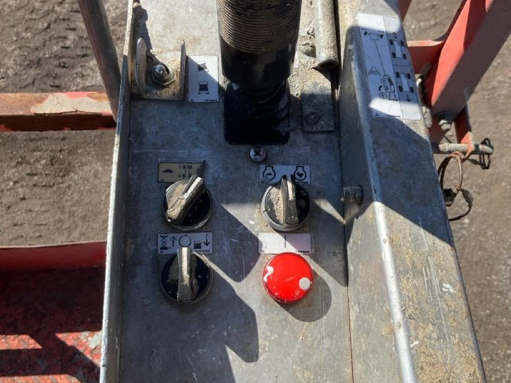 2015-skyjack-sj7135rt-image-68