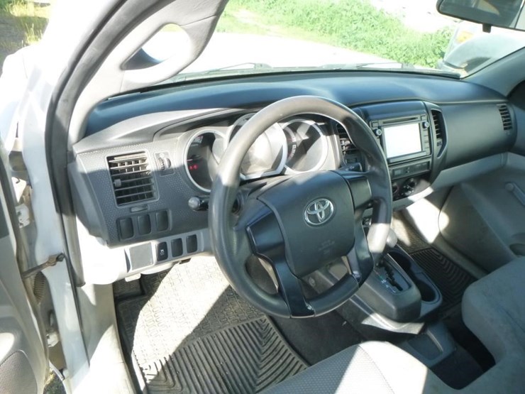 2014-toyota-tacoma-image-8