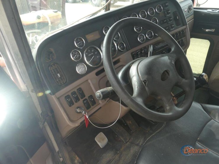 2012-peterbilt-389-image-15