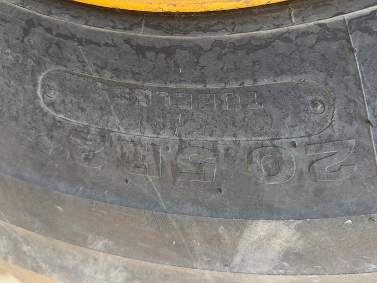 2011-deere-524k-image-12