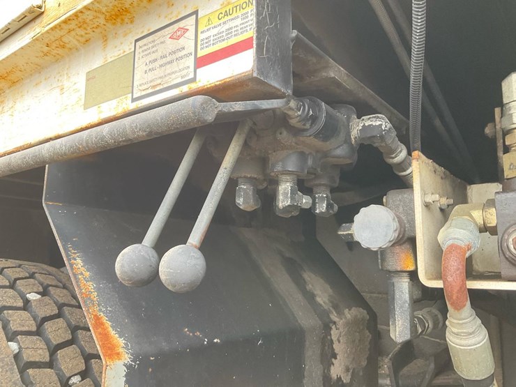 2014-international-7300-image-48