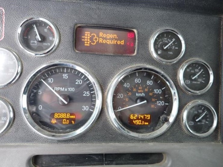 2011-peterbilt-365-image-19