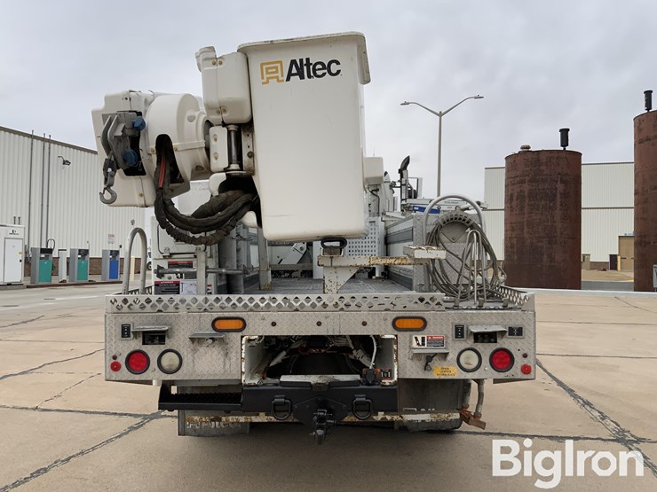 2010-freightliner-m2-106-image-6