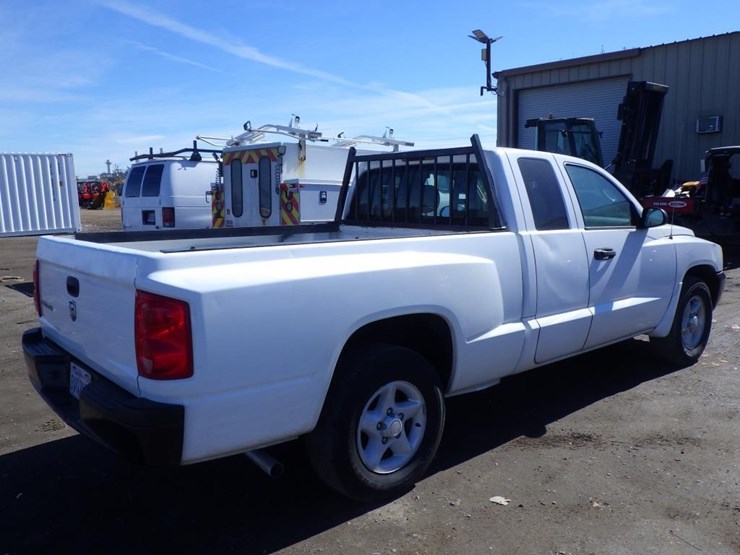 2005-dodge-dakota-image-3