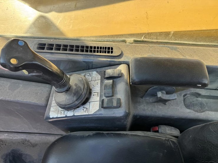 2013-gehl-dl11-image-37