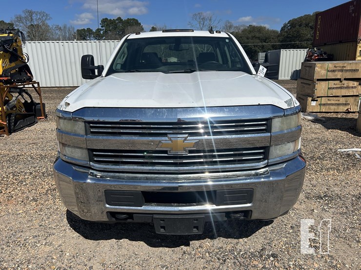 2016-chevrolet-3500-image-8