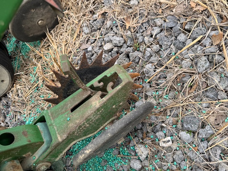 john-deere-12-image-25