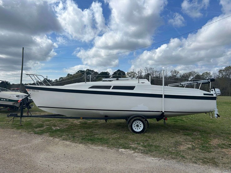 macgregor-25'-sailboat-image-2