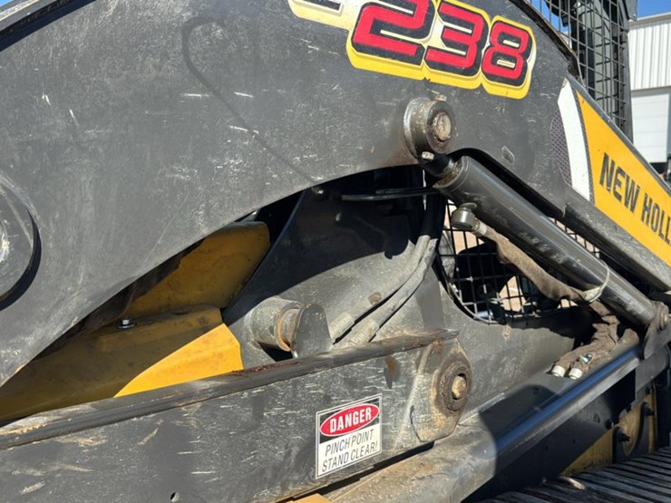 2011-new-holland-c238-image-42