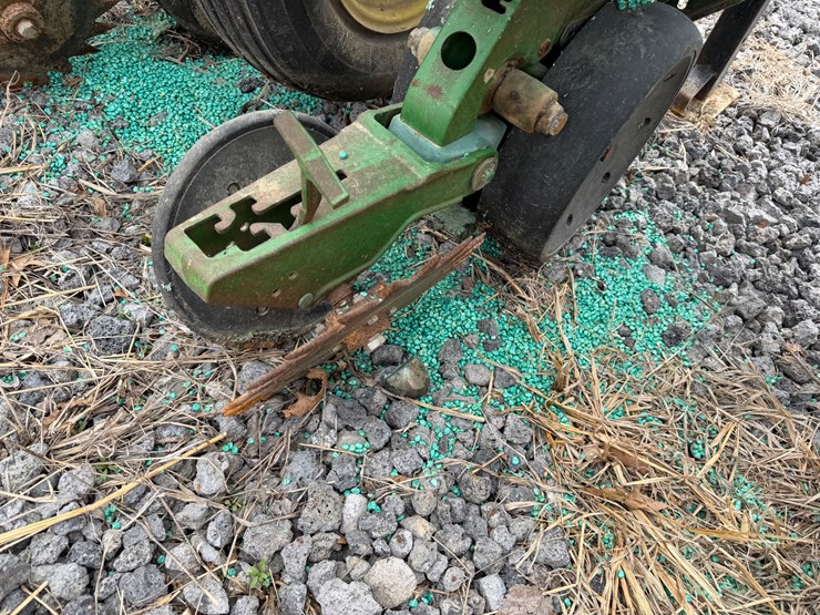 john-deere-12-image-26