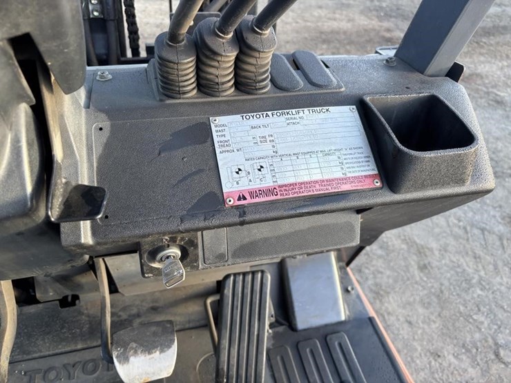 2004-toyota-7fgcu15-image-23