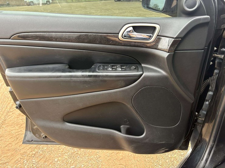 2012-jeep-grand-cherokee-image-11