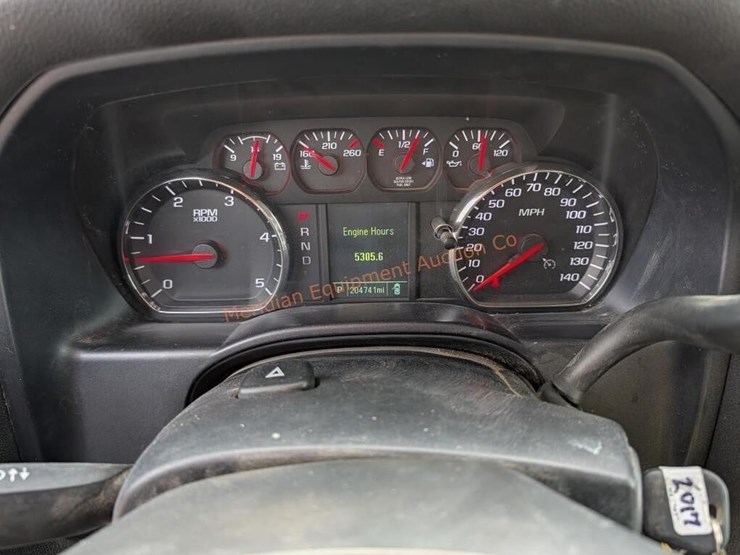 2017-chevrolet-silverado-3500-image-16