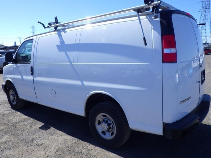 2018-chevrolet-express-2500-image-4