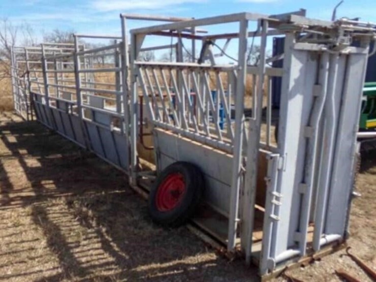 w/w-manual-cattle-chute-3-adjustable-alley-image-1