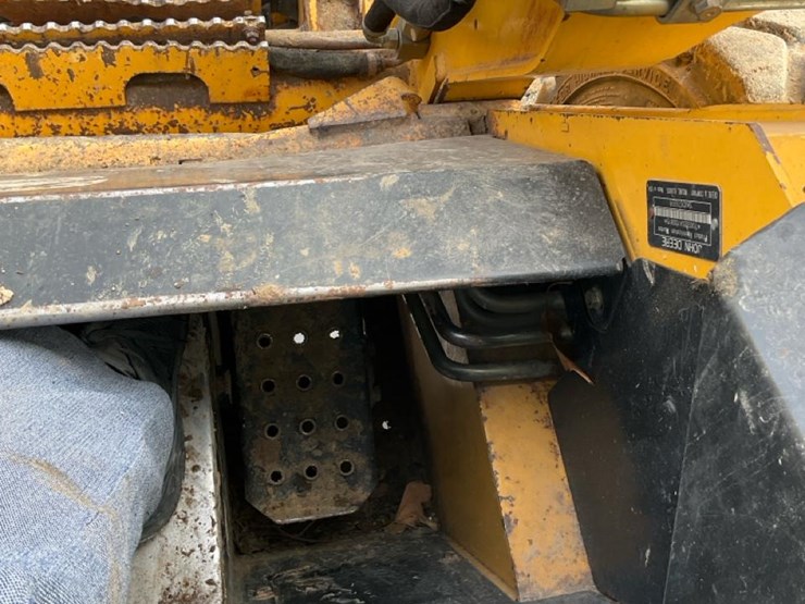 2004-john-deere-320-image-28