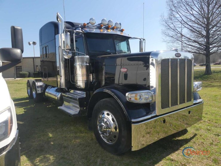 2022-peterbilt-389-image-1