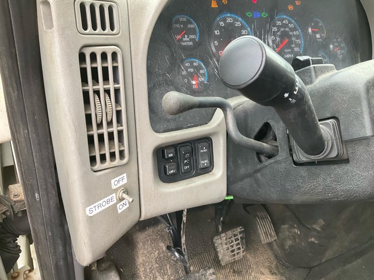 2014-international-7300-image-134