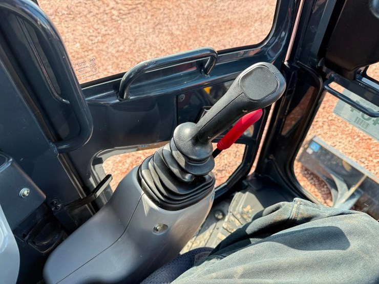 2021-deere-30g-image-53