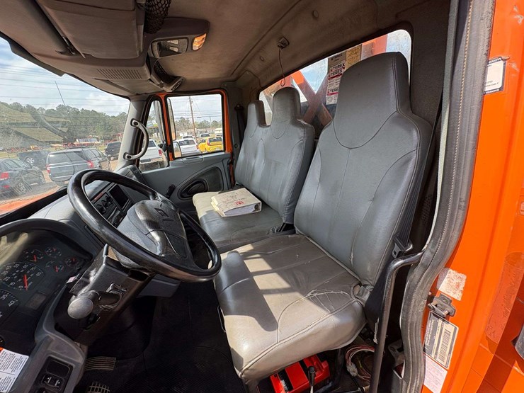 2004-international-durastar-4300-image-18