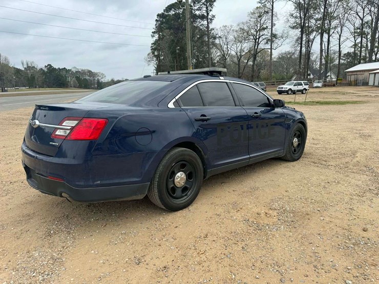2017-ford-taurus-4-door-sedan-police-package-(132,339-miles)-image-8